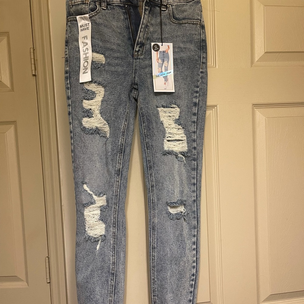 HIGH RISE MOM JEANS